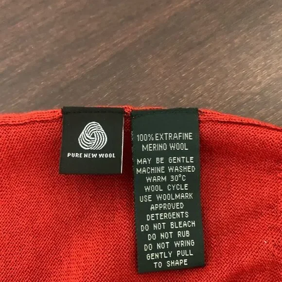 Rodd&Gunn Men’s merino wool crew neck pullover sweater in red 💥 size M, NWT